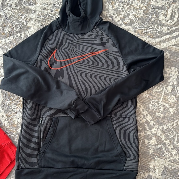 Nike Sweatshirts - Picture 2 of 3